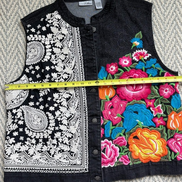 Chico's Platinum Floral Embroidered Denim Vest Size 3 - Picture 9 of 10